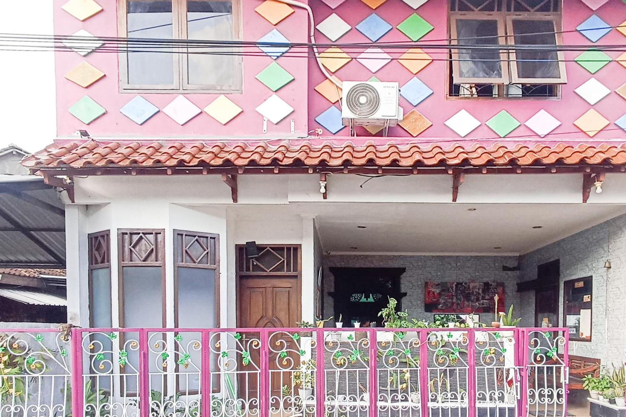 Trihakso Guest House Near Kaliurang Redpartner Слеман Экстерьер фото